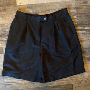Elegant Black Women's Bermuda Shorts / DG65